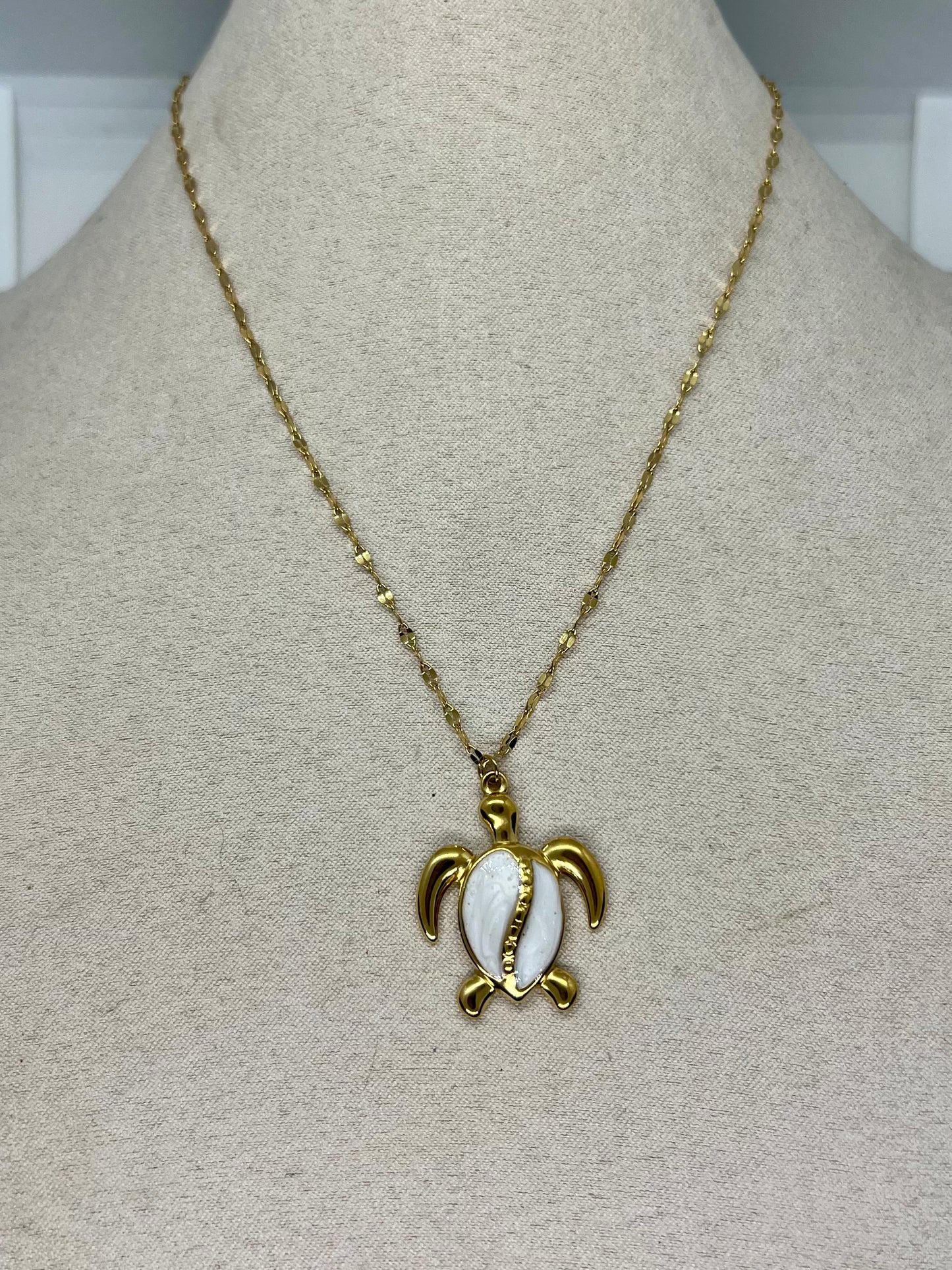 Cadena con colgante de tortuga 