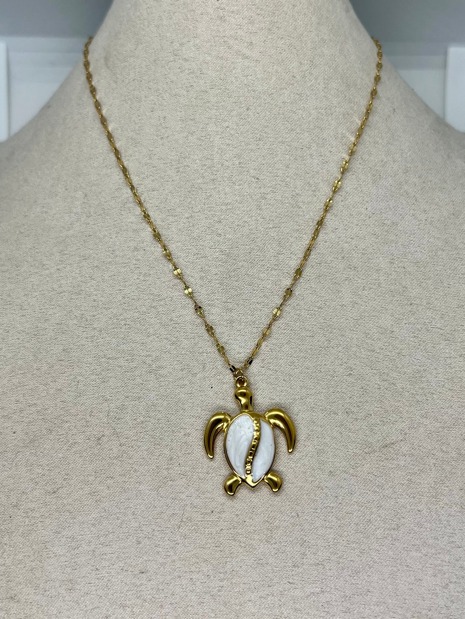 Cadena con colgante de tortuga 